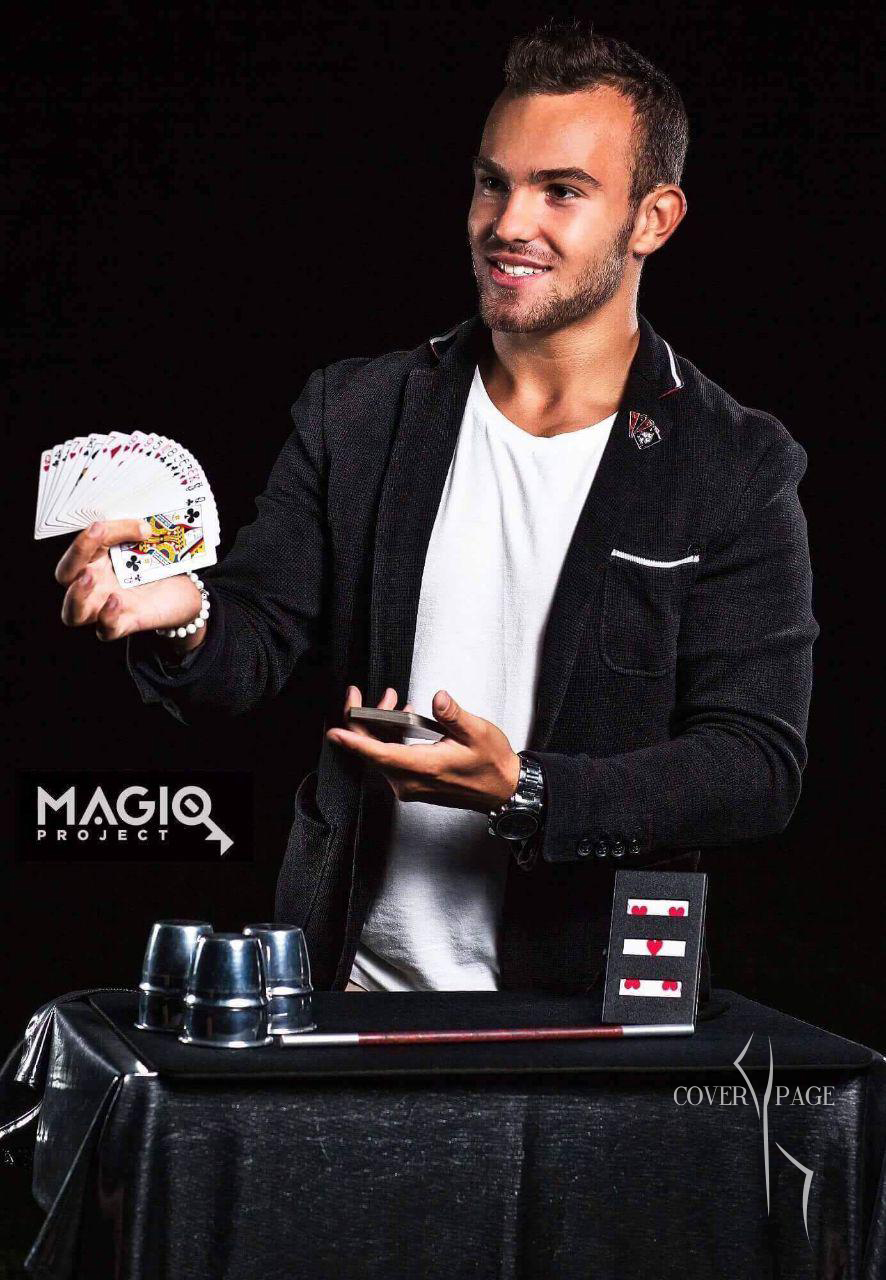 MAGICIAN / ILLUSIONIST